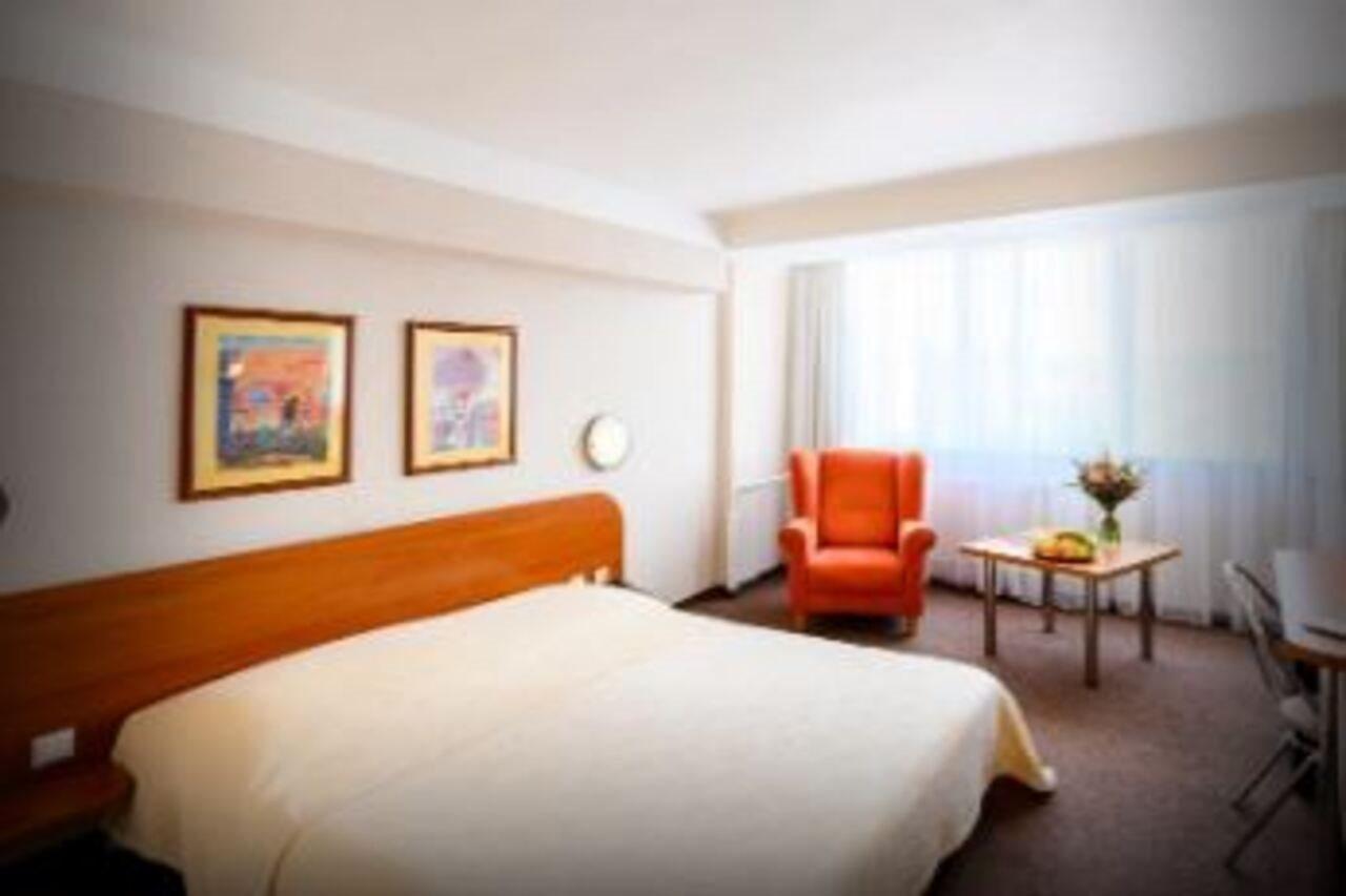 Hotel Lux Banská Bystrica Exteriör bild