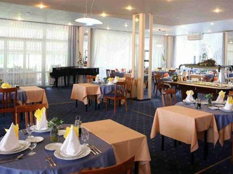 Hotel Lux Banská Bystrica Exteriör bild