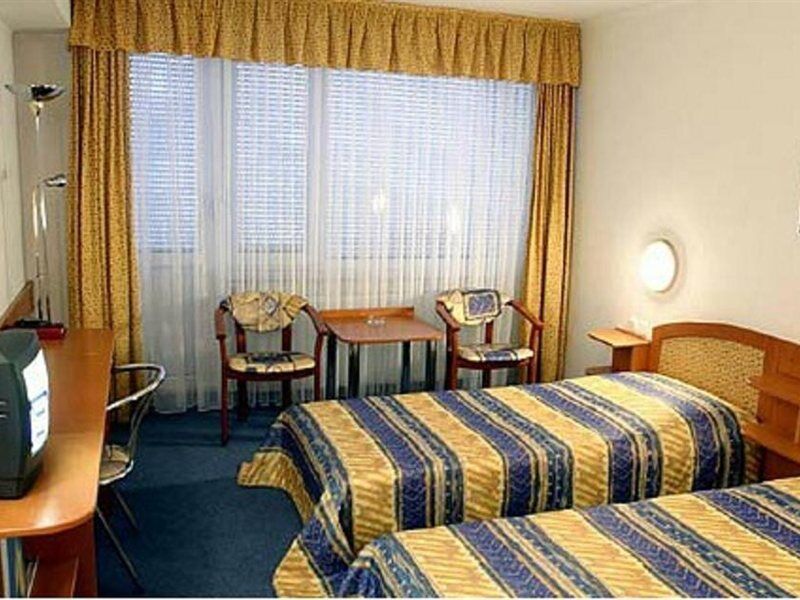 Hotel Lux Banská Bystrica Exteriör bild